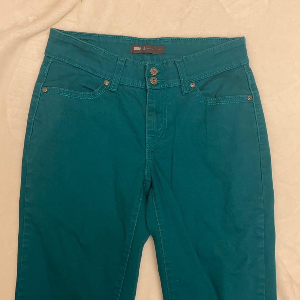 Levi’s Capris Jeans-Offer/Bundle to Save